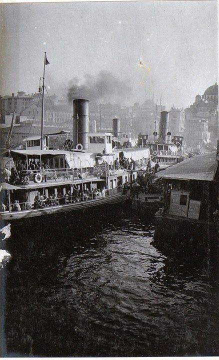 1918. Galata'da vapur