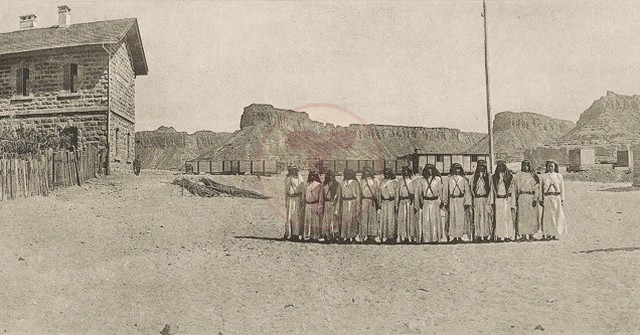 Al-Ula Hicaz tren istasyonu (Medine'nin 380 km kuzeyinde) ve Bedevi jandarma eki...