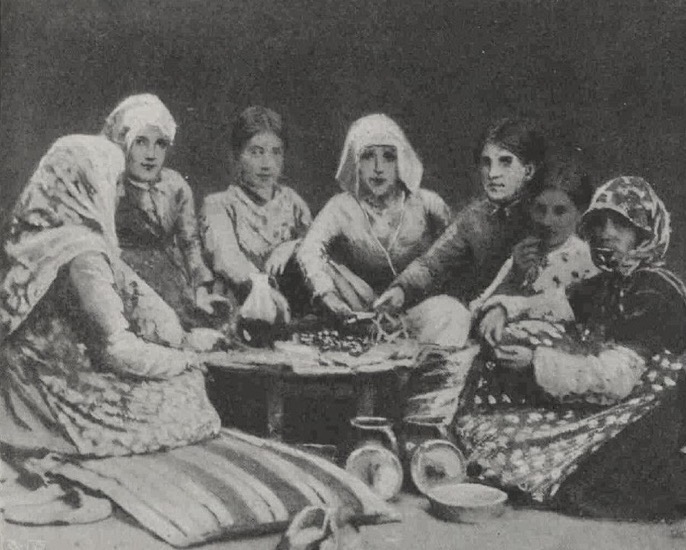 An Armenian Family at the Dinner Table, Van, 1890s
Yemek Sofrasında Bir Ermeni A...