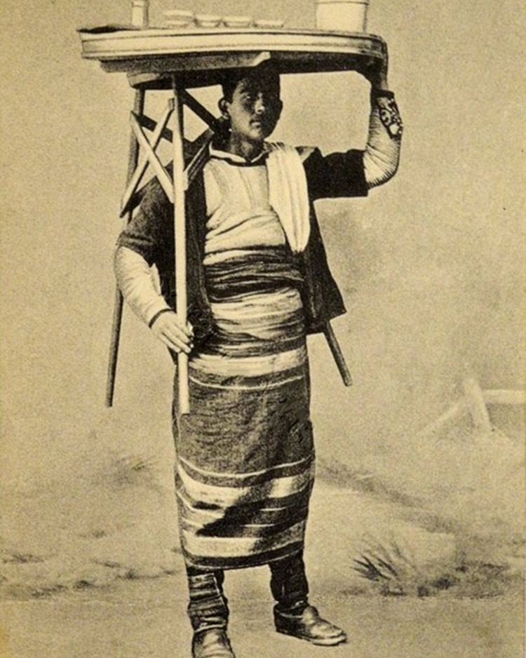 Ashure (Noah's Pudding) Seller, Istanbul, 1900s 
Osmanlı Dönemi Aşureci, 1900'le...