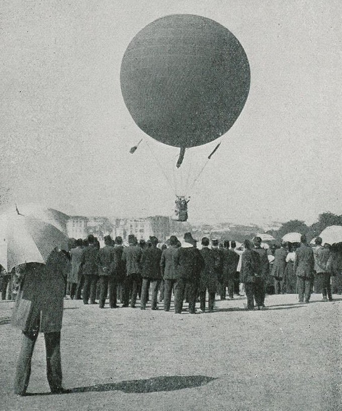 Ballon in Istanbul, 1909
İstanbul'da Balon, 1909.
.
Love history? Become one of ...