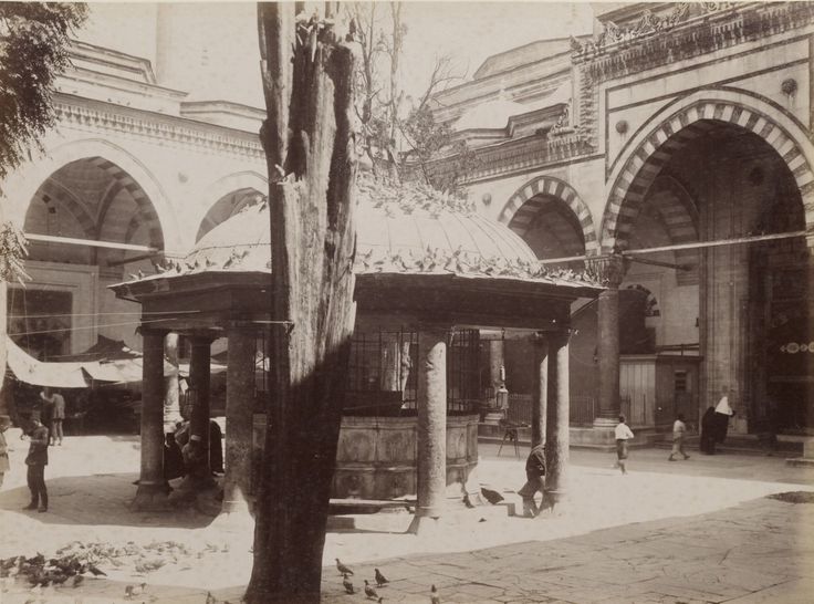 Beyazıt Camii Avlusu Sébah & Joaillier / 1880