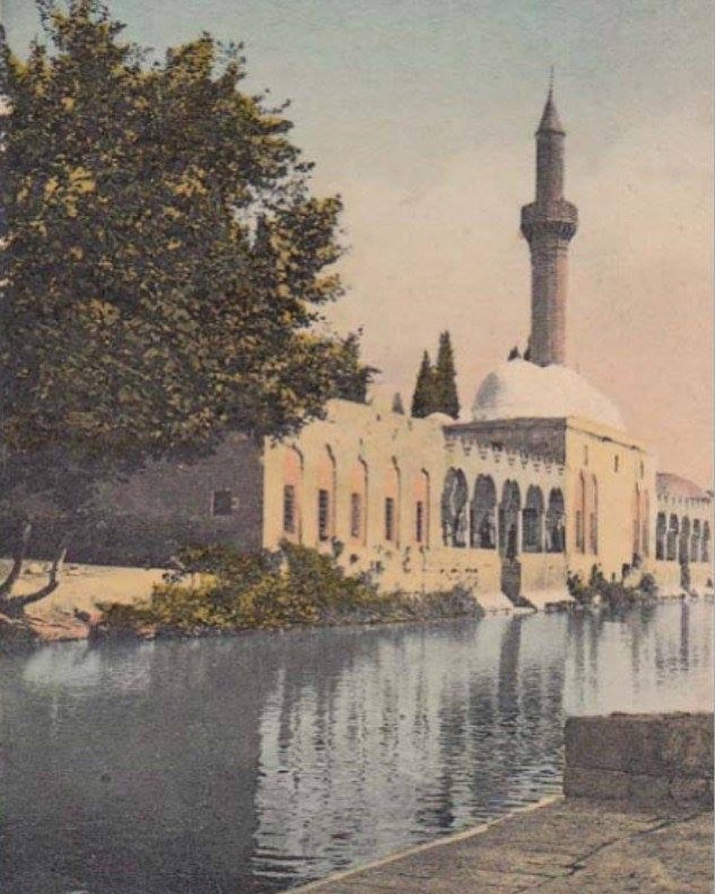 Halilürrahman mosque, Ottoman-era Urfa, 1910's.

Halilürrahman camii, Osmanlı dö...