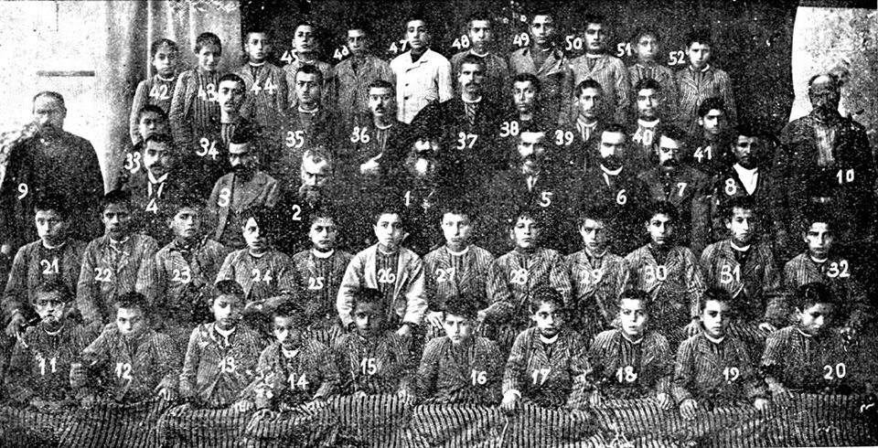 Kayseri- 1898'de Surp Garabed Okulundaki Öğretmenler ve Öğrenciler.