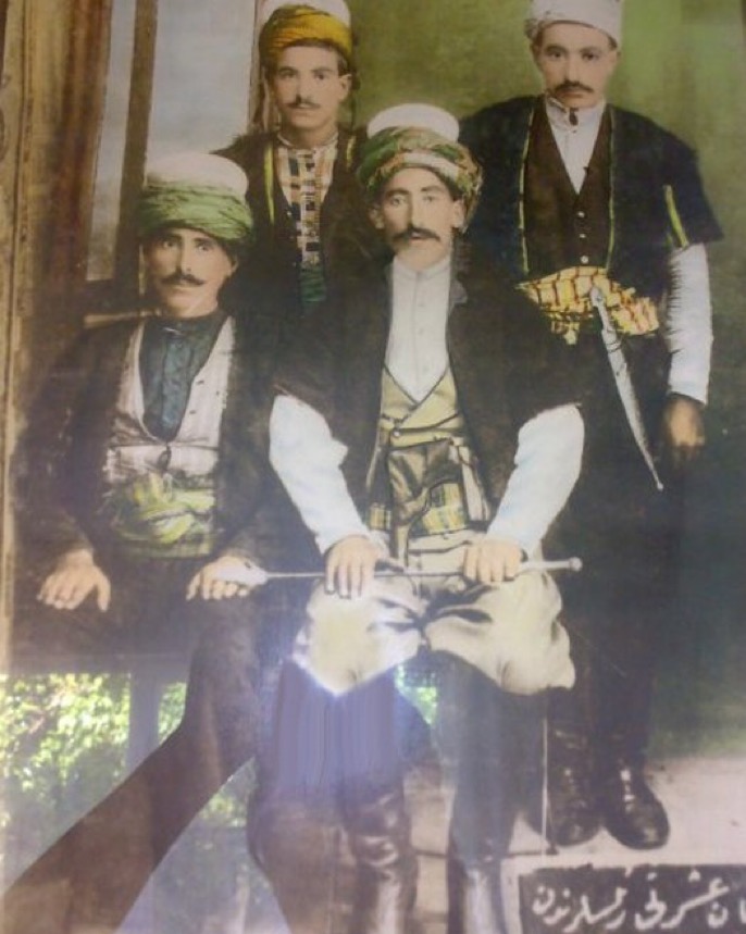 Kurdish Men of the Zirikan Tribe, 1900s
Zirikan Aşireti Kürtleri, 1900'ler
Love ...