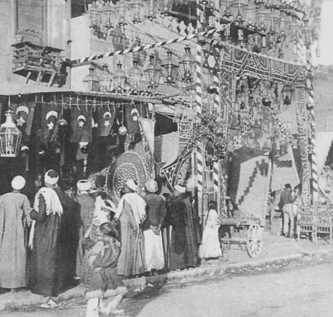 Mısır'da bir dükkan, 1800'ler.
A shop in Egypt, 1800's....