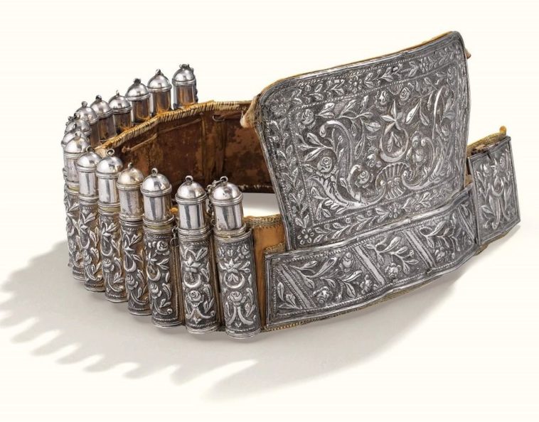 Osmanlı Dönemi Tunus gümüş tören kemeri, 1856.
A silver repoussé ceremonial belt...