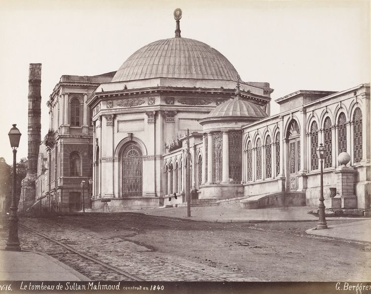 Sultan Mahmut Türbesi, Divanyolu / Guillaume Berggren Fotoğrafı | Eski İstan...