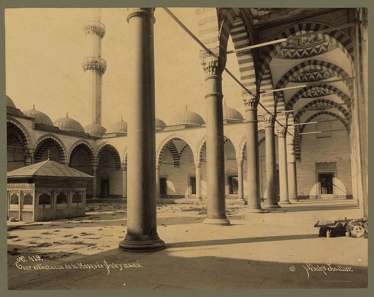 Süleymaniye Camii Avlusu Sébah & Joaillier 1880-1910 LOC arşivi