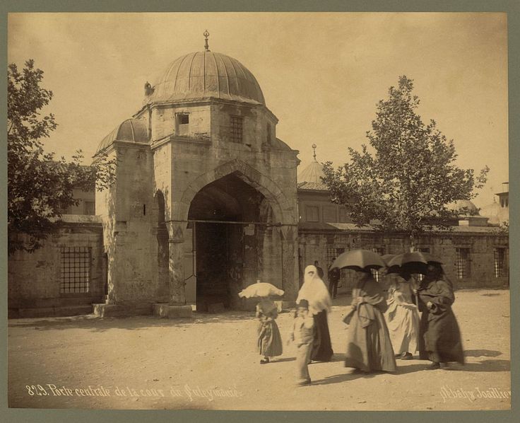 Süleymaniye Camii Avlusu Sébah & Joaillier 1888-1910  LOC arşivi