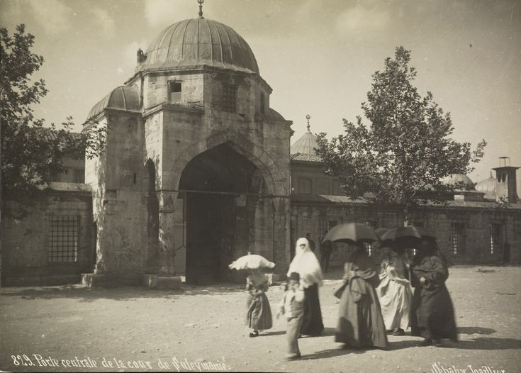 Süleymaniye Camii Avlusu / Sébah ve Joaillier Fotoğrafı | Eski İstanbul Fot...