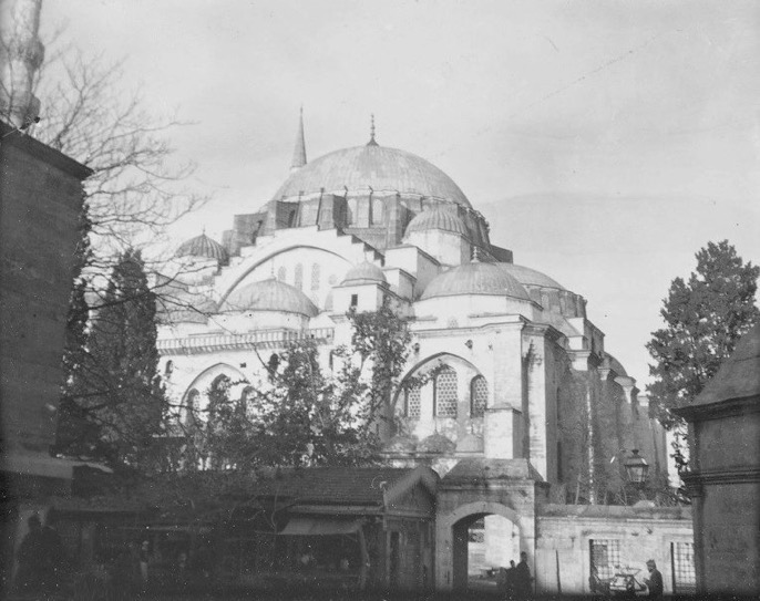 Süleymaniye Camii I Mosque, Istanbul, 1890s
Love history? Become one of our patr...