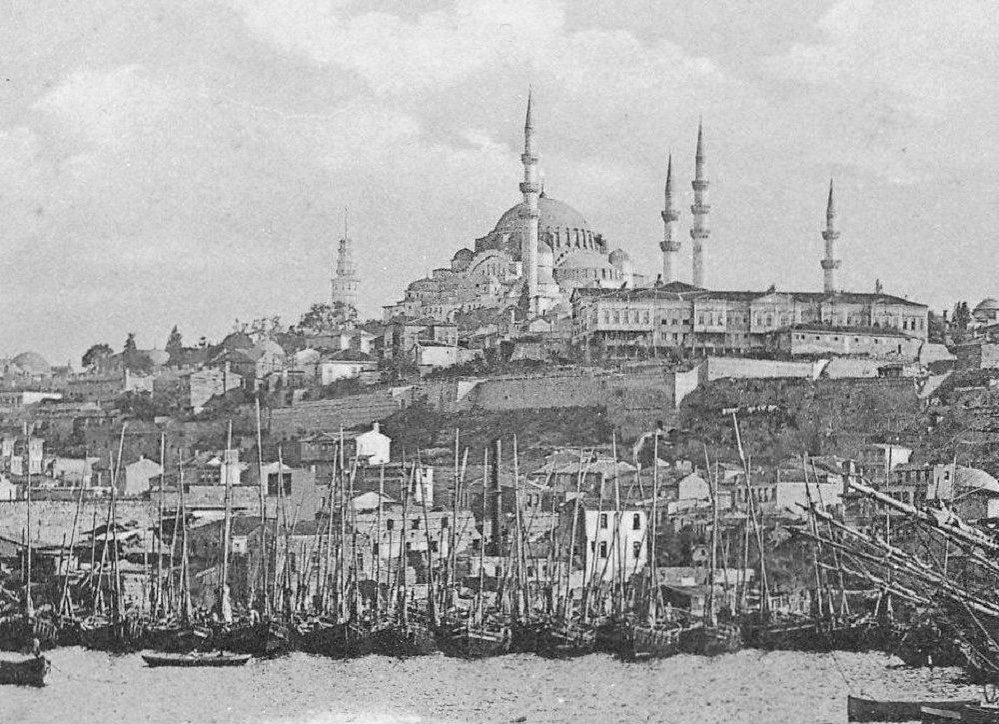 Süleymaniye, Istanbul, 1900. .
Love history? Become one of our patrons by pledgi...