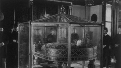 The throne of Shah Ismail of Persia on display in the Topkapı Palace in the 1900...