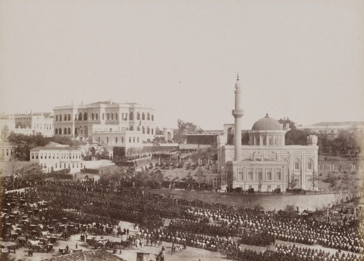 Yıldız’da Sultan II. Abdülhamid’in Selamlık Seremonisi Guillaume...