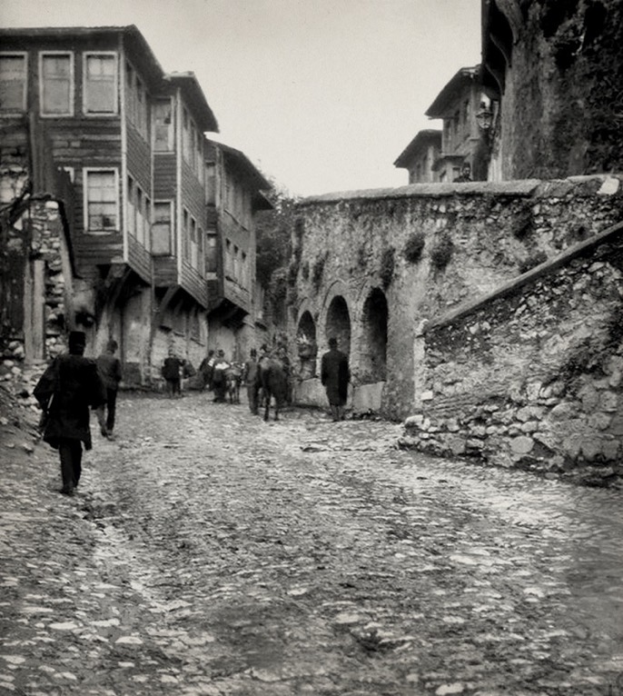 Zeyrek Yokuşu, Istanbul, 1905

                             ...